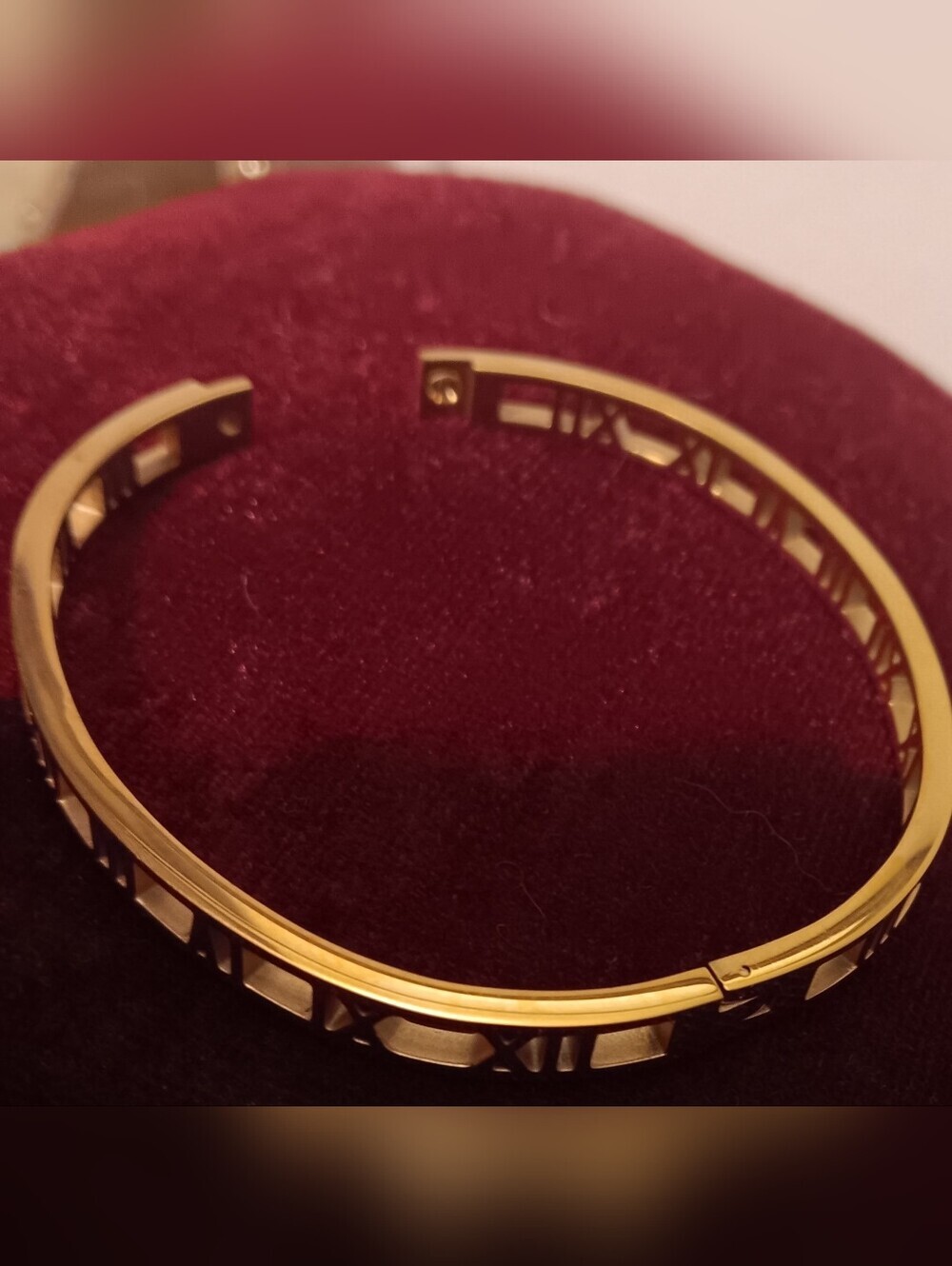 Bracelet 18 K gold Plated Roman Numeral Bangle Bracelet  Gold Tone